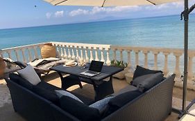 Villa Rena In Front Of The Sea